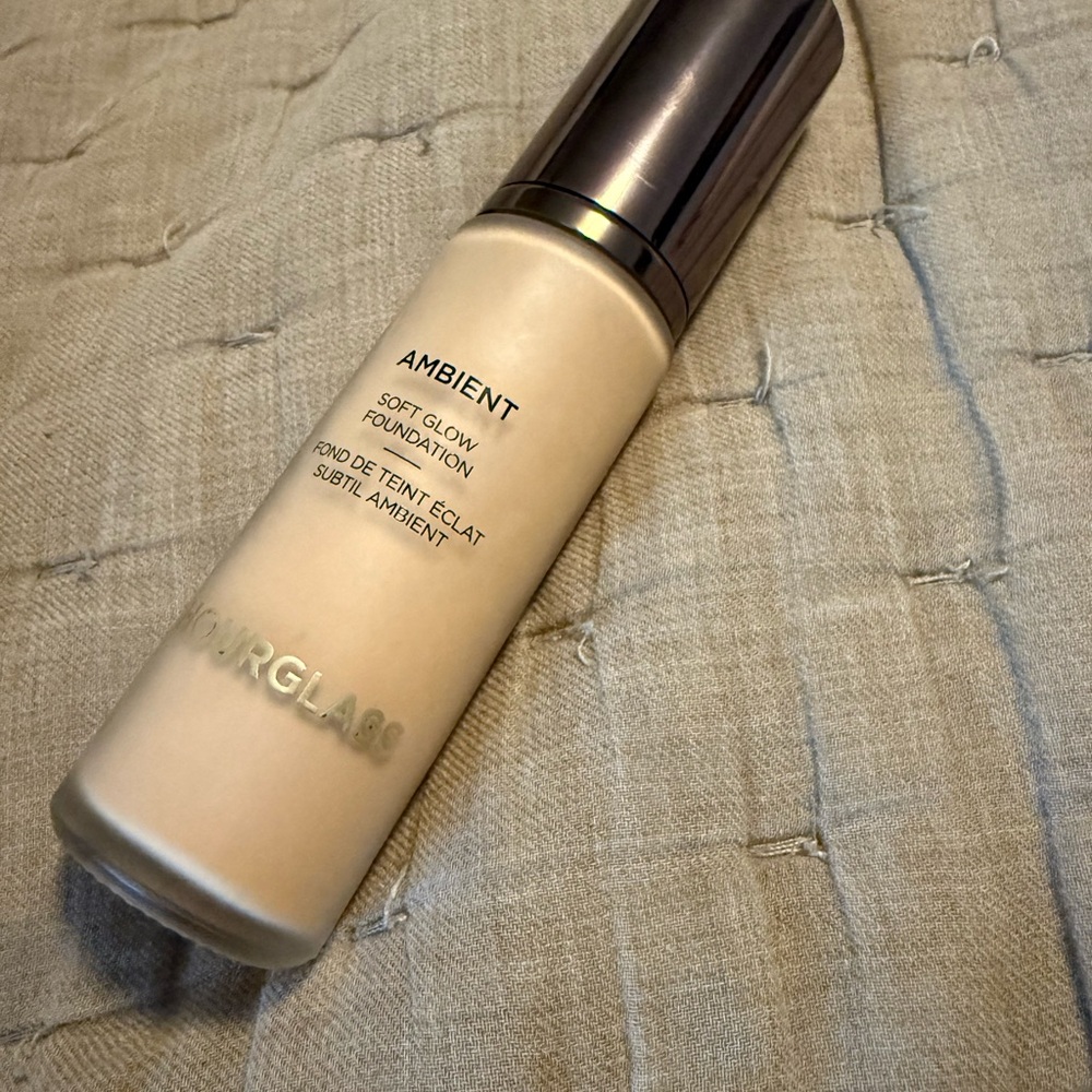 Hourglass Ambient Soft Glow Foundation - 5.5